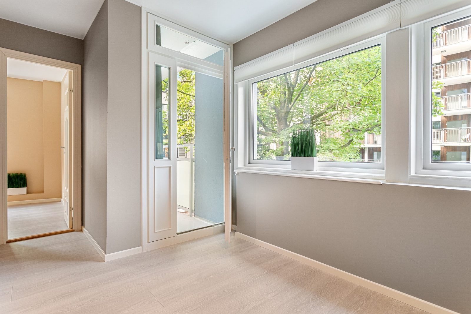 Utgang til balkong fra stuen Galleribilde