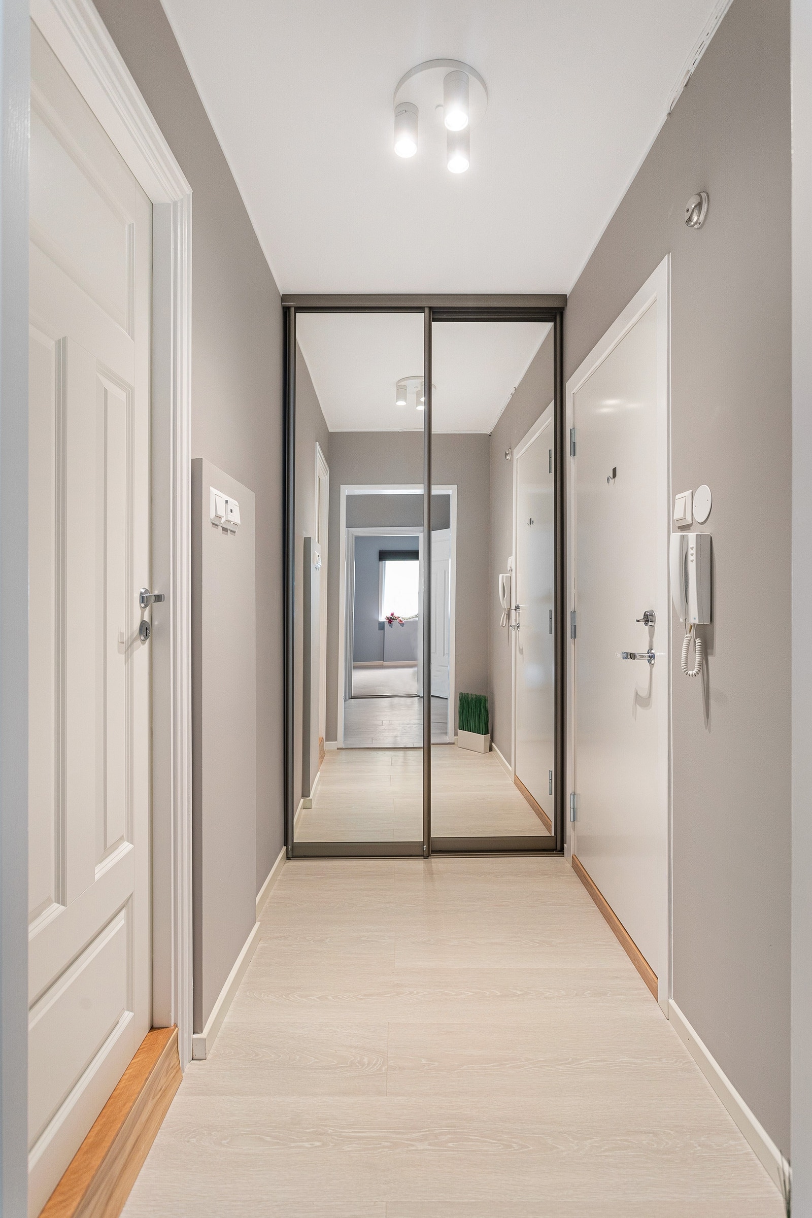 Lys og fin entre Galleribilde