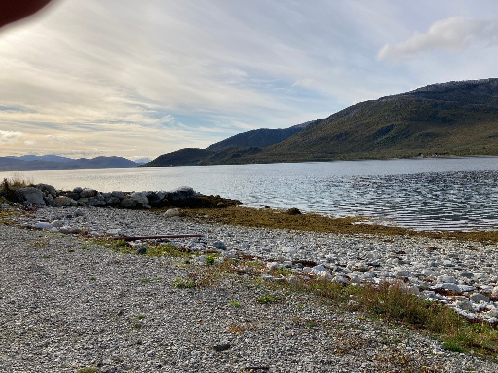 Utsikt fra naustet mot sør. Litt av Tromsøya bak i bildet. Galleribilde