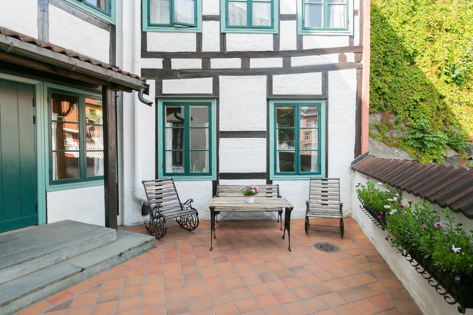 Bakgård Galleribilde