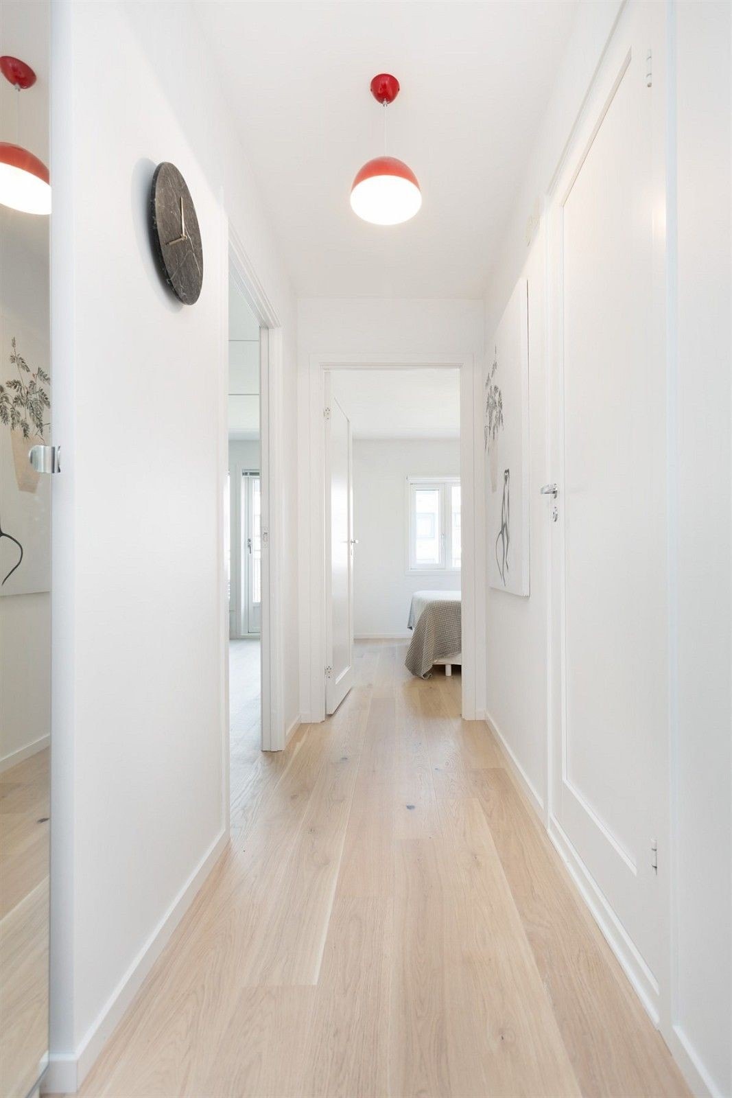 Romslig entrè / gang med plass til lagring. Galleribilde