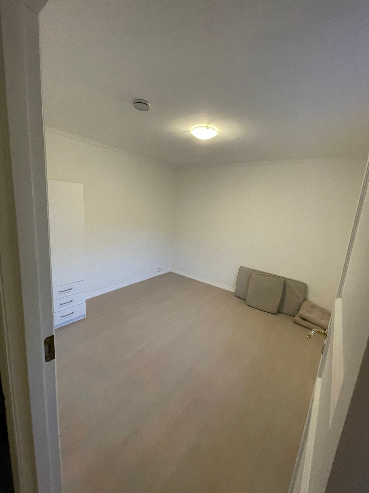 Sov 1 (med møbler i virkeligheten) /1st bedroom (with furniture in reality) Galleribilde