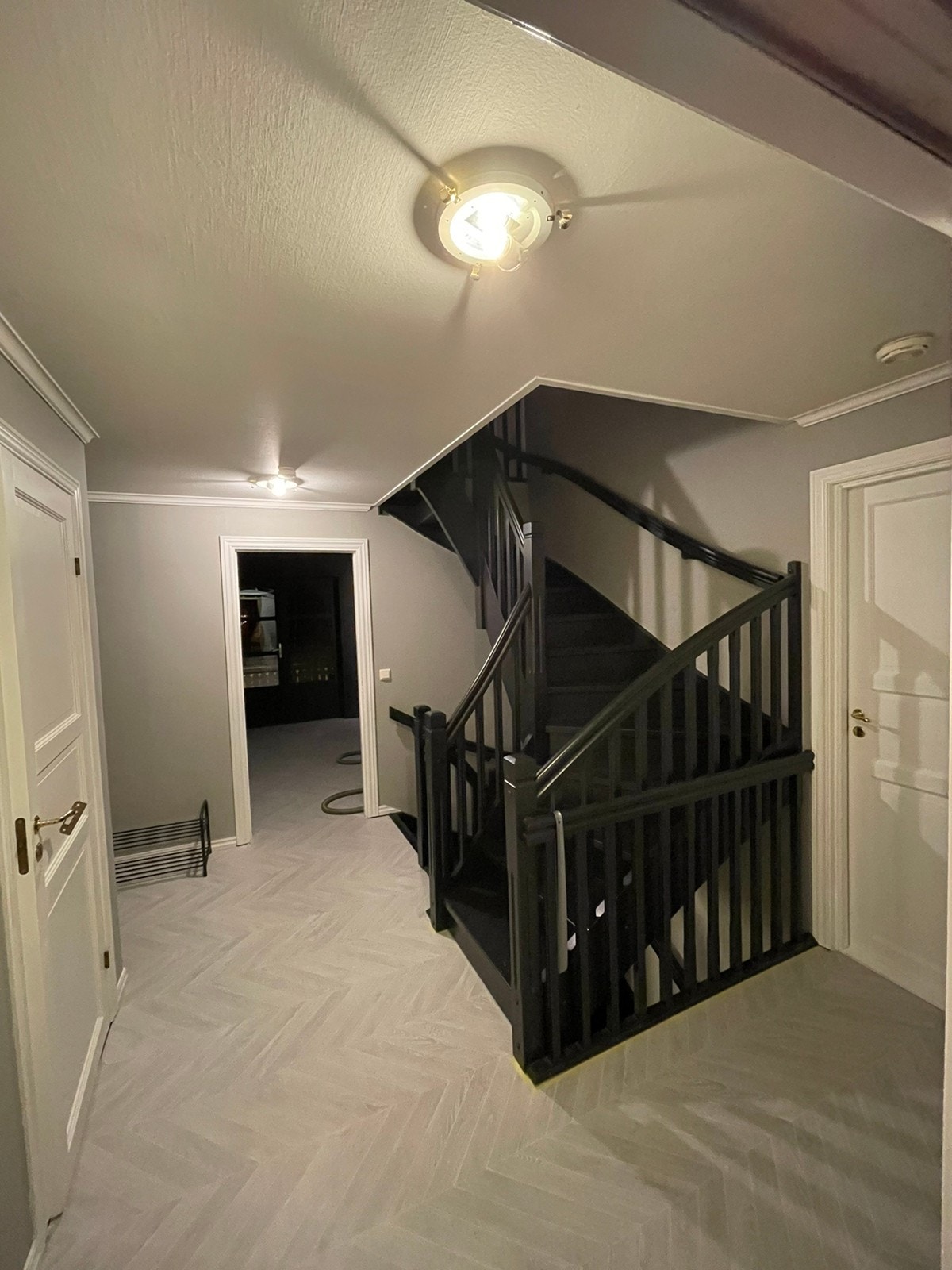 Inngang / entrance hallway Galleribilde