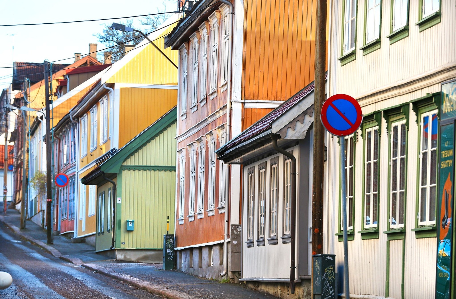Rodeløkka er et unikt område i Oslo, med gammel vakker trehusbegynnelse, hyggelige mennesker og mye blomster og grønt rundt husene. Galleribilde