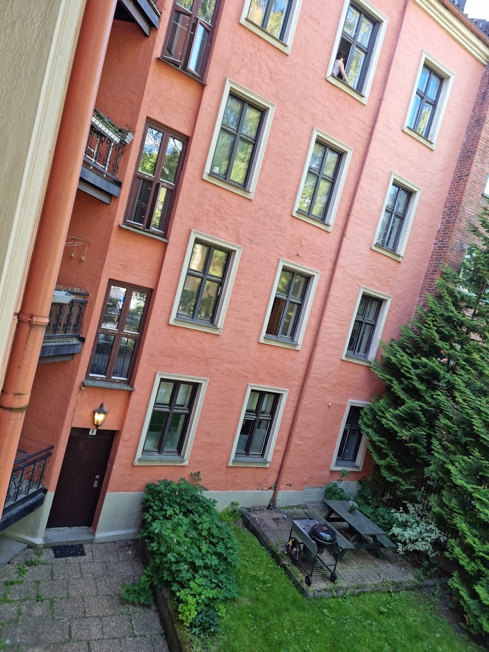 Bakgård Galleribilde