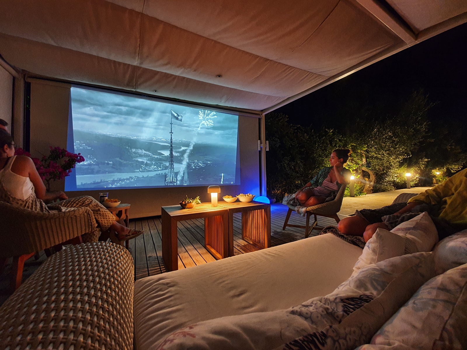 movie nights in the swimming pool Galleribilde