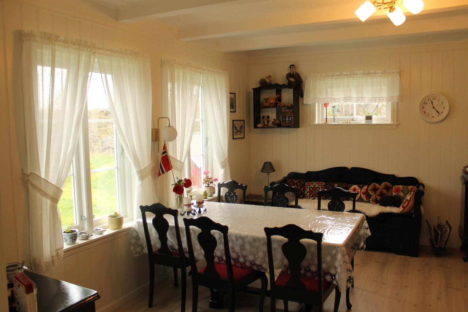 Stua, spisestue Galleribilde