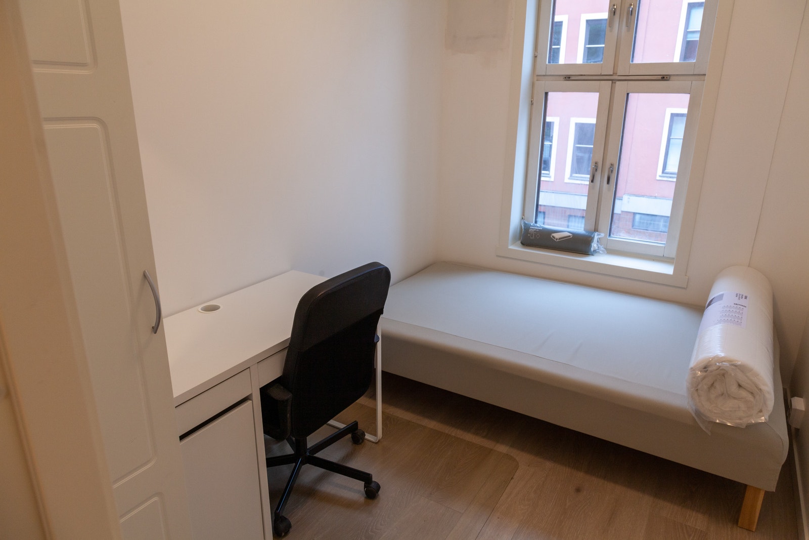 Rom 2 - Opptatt ( ny seng med overmadrass og madrassbeskytter) Galleribilde