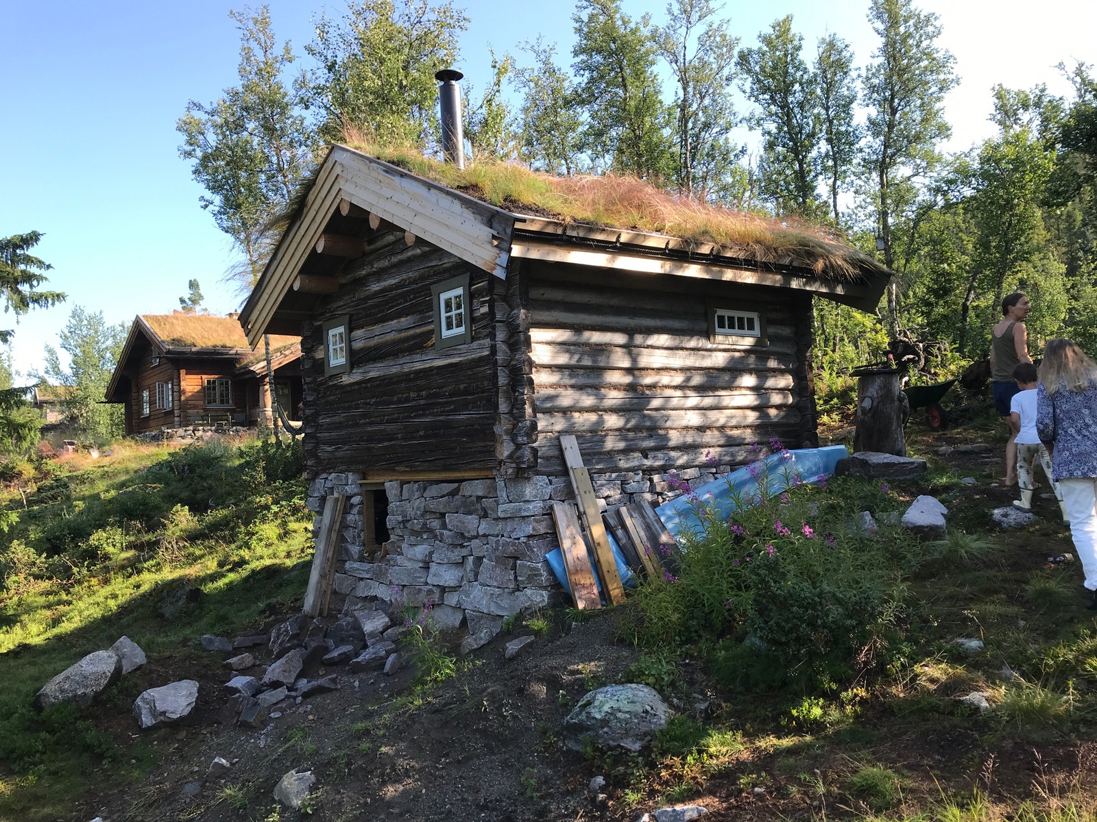 Ny hytte med badstue i forgrunnen i næroprådet Galleribilde