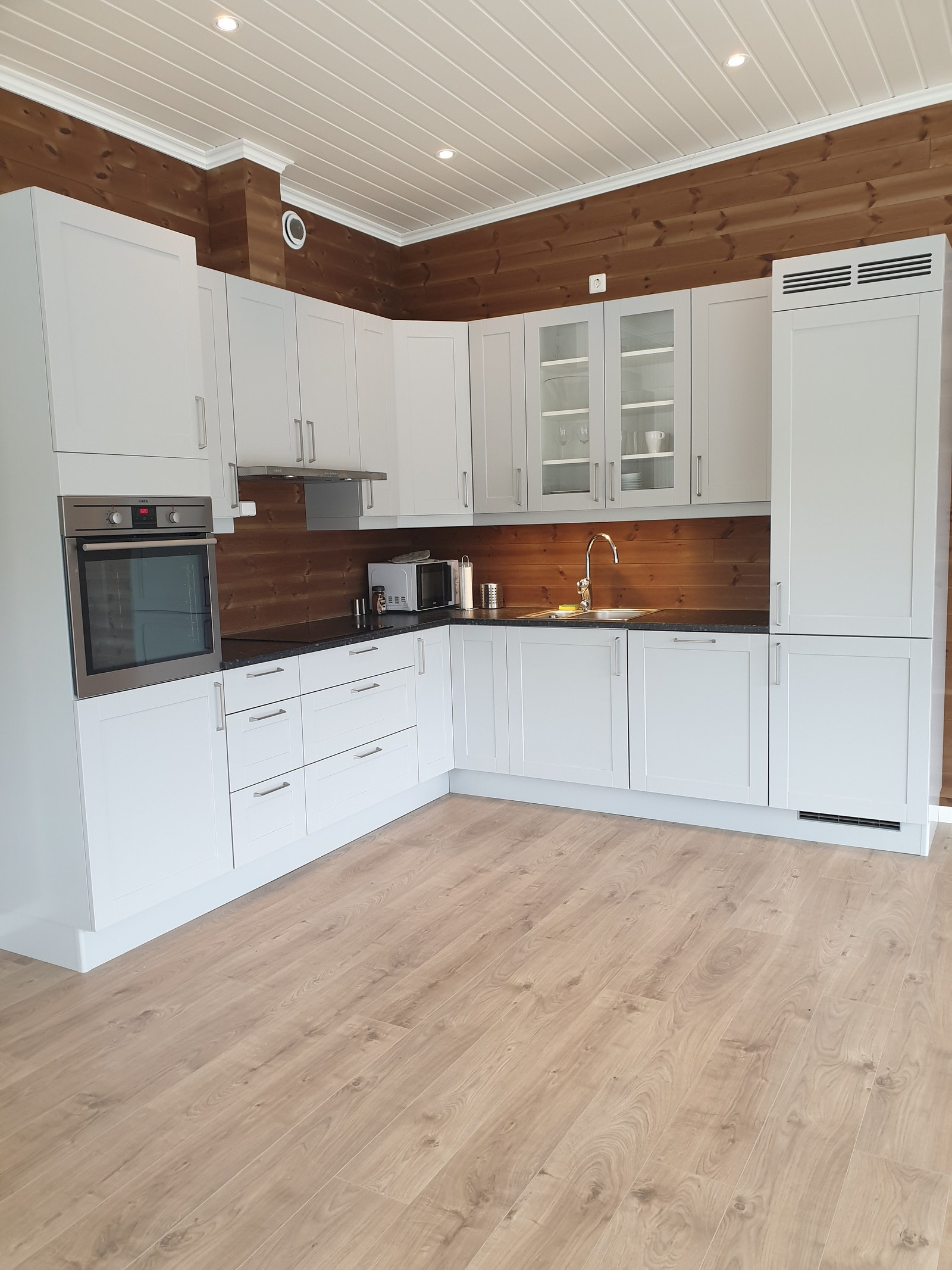 God skapplass på kjøkkenet. Galleribilde