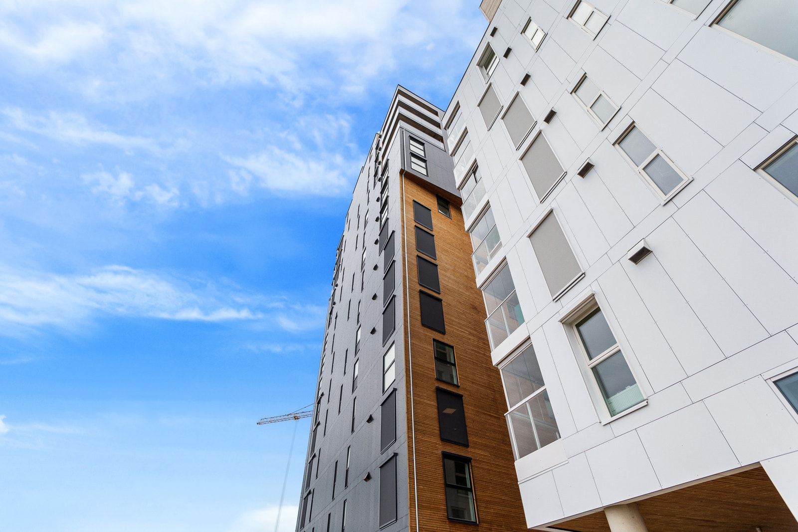 Høyt bygg i 14 etasjer og en felles takterrasse Galleribilde