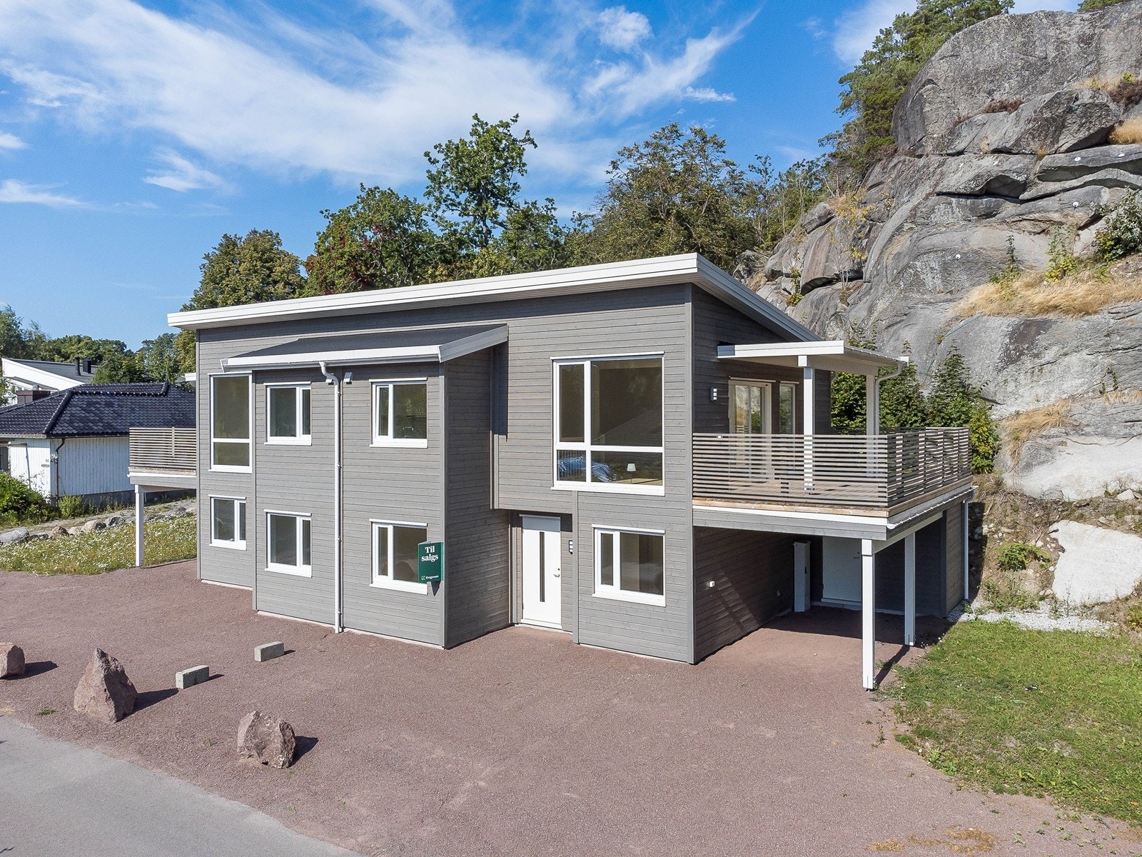 Leiligheten går over 2 plan og har en innholdsrik planløsning med 3 soverom Galleribilde