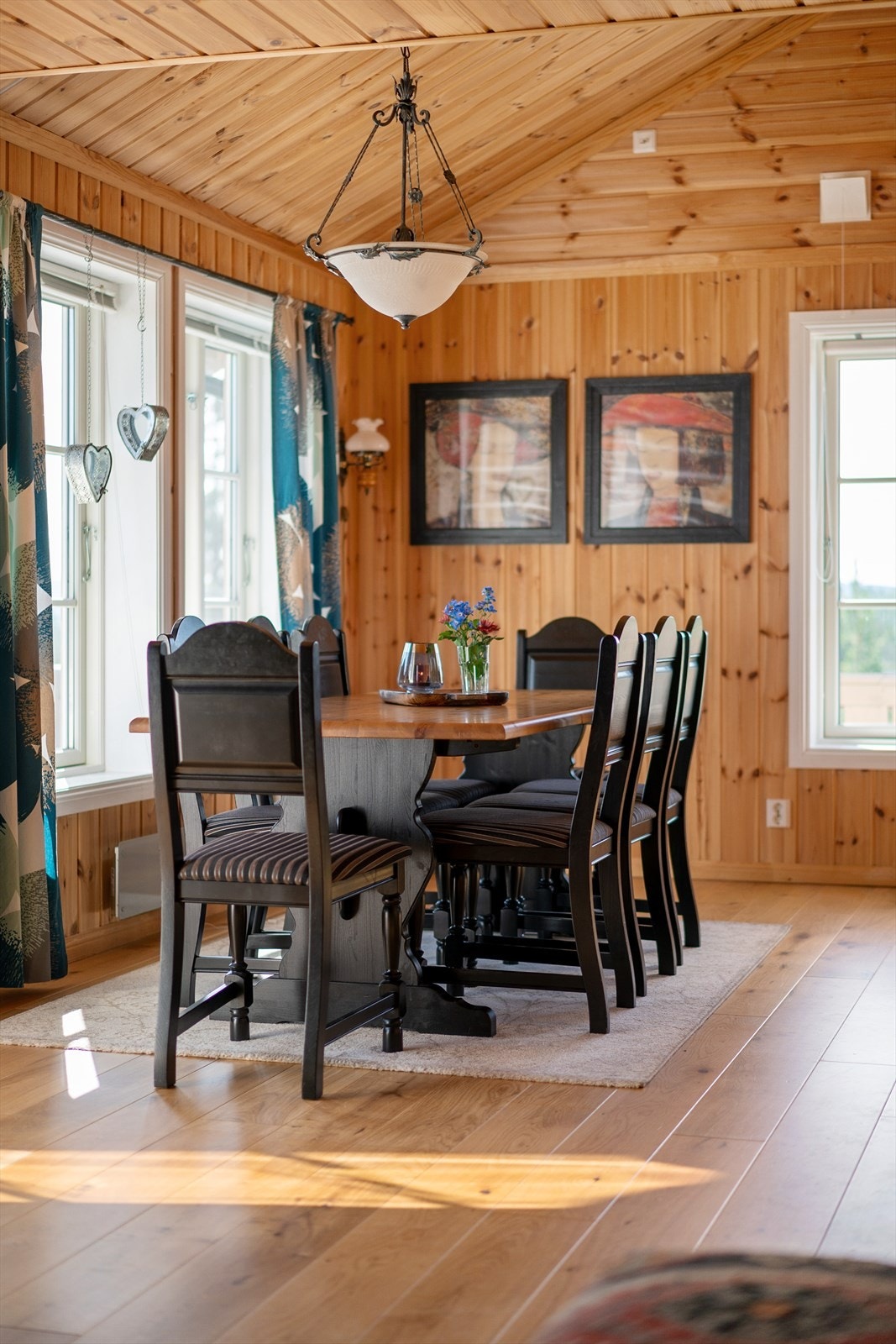 God plass til spisestue. Galleribilde