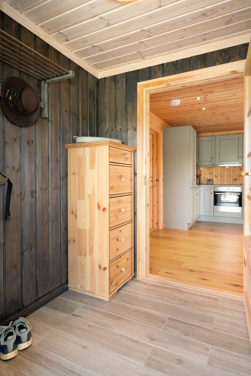Gang inn til resten av hytta. Galleribilde