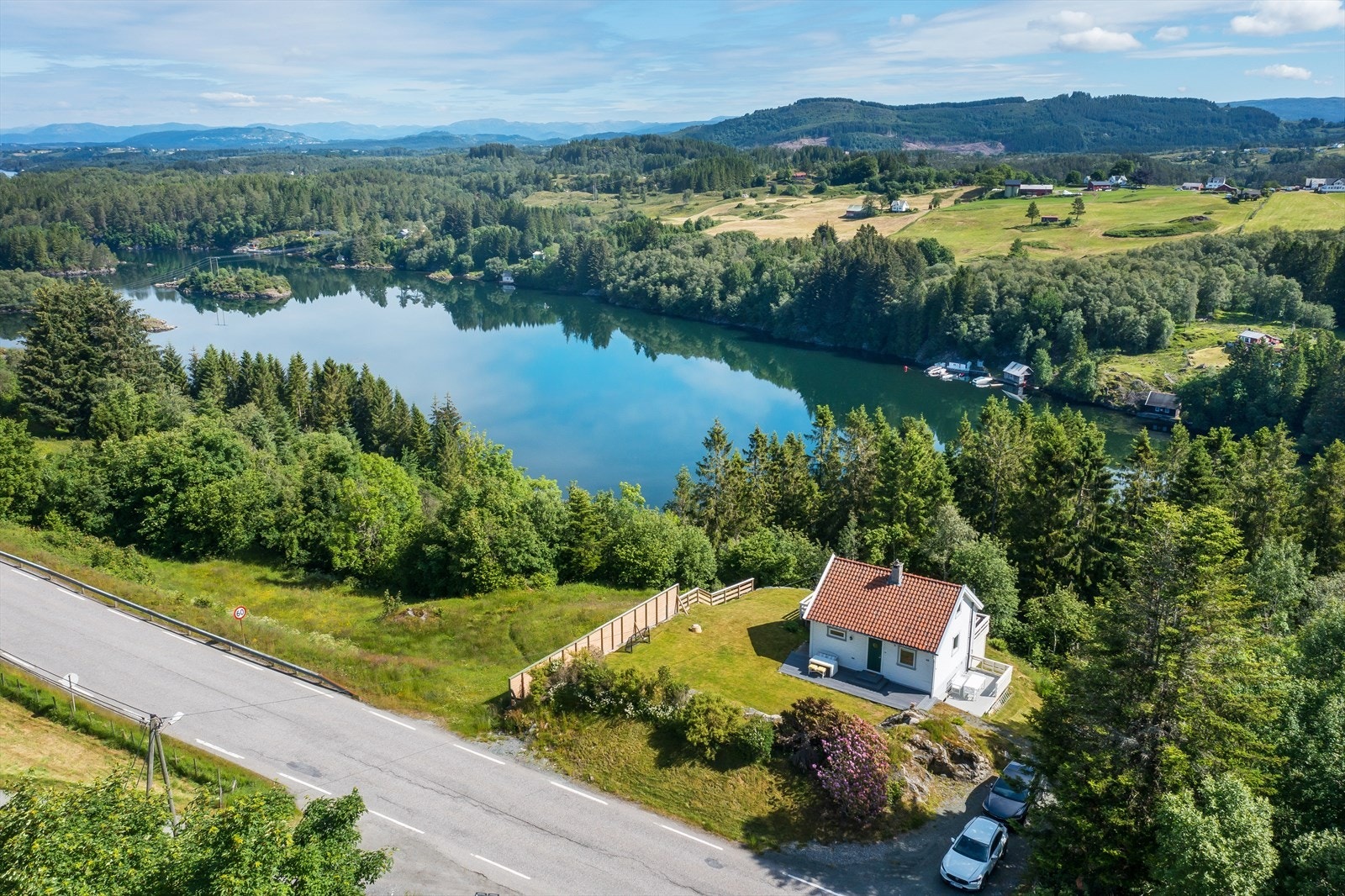 Ta kontakt med eiendomsmeglerfullmektig Lene Dragøy for påmelding til visning! Galleribilde