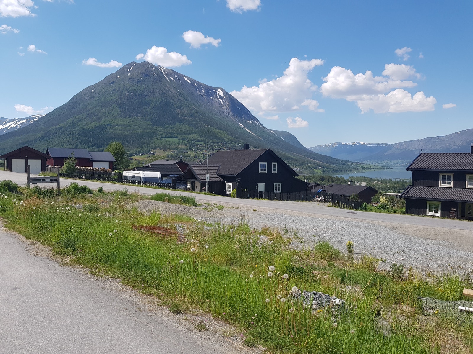 Bilete frå tomta som er markert med 3. Brukes som riggtomt per i dag. Ei flott tomt som er relativt flat. Galleribilde