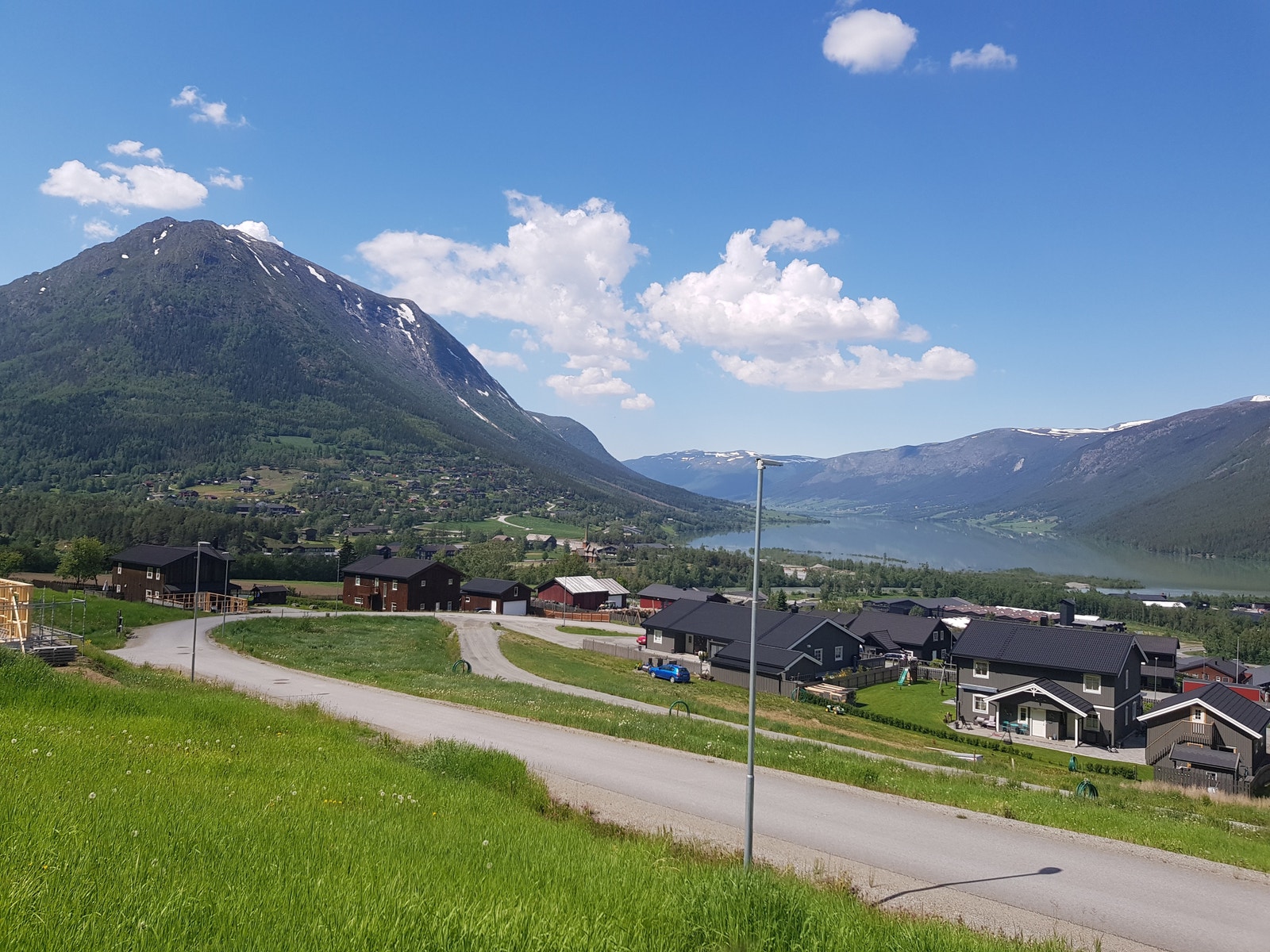 Utsikt utover Skim og mot Skjåk. Galleribilde