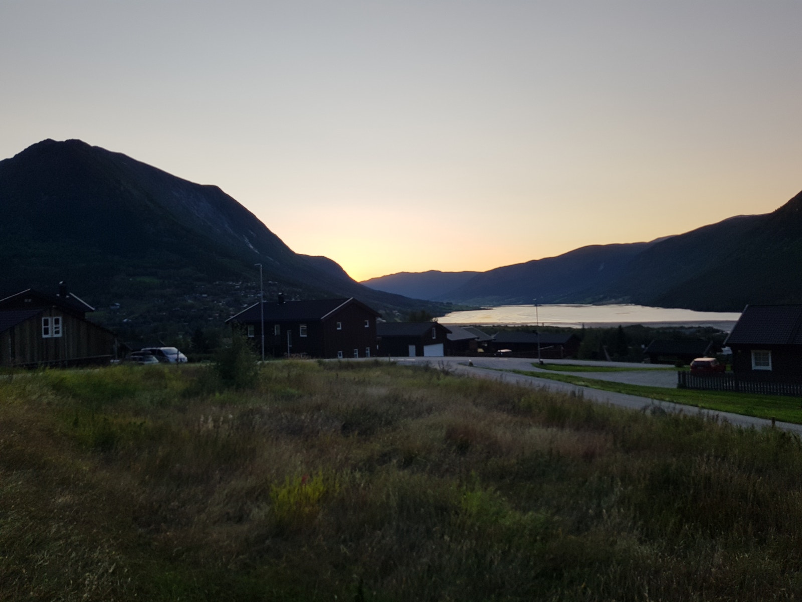 Det er altså så fint her! Nydeleg kveldshimmel - kveld etter kveld! Galleribilde