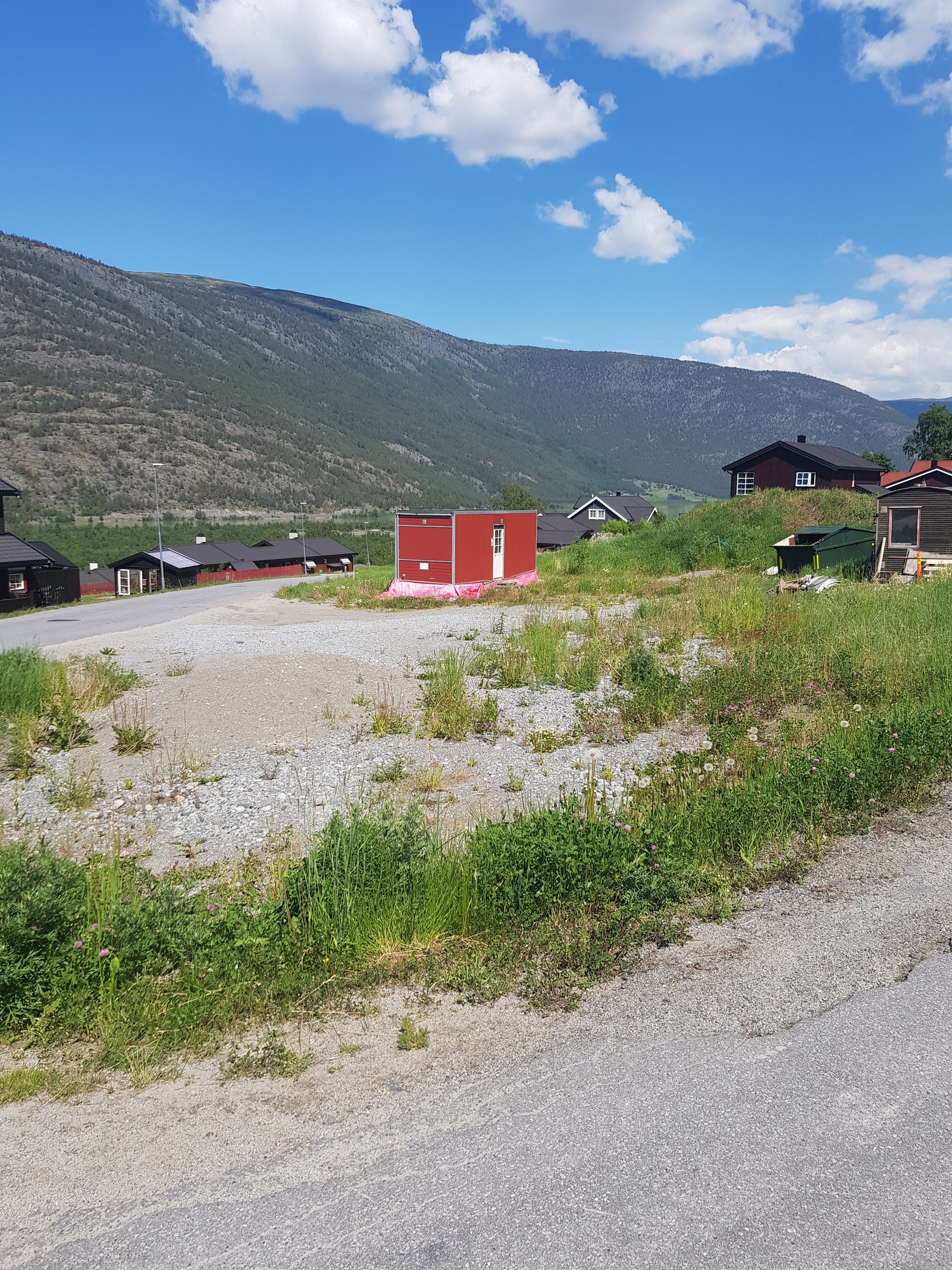 Bilete frå tomta som er markert med 3. Brukes som riggtomt per i dag. Ei flott tomt som er relativt flat. Galleribilde