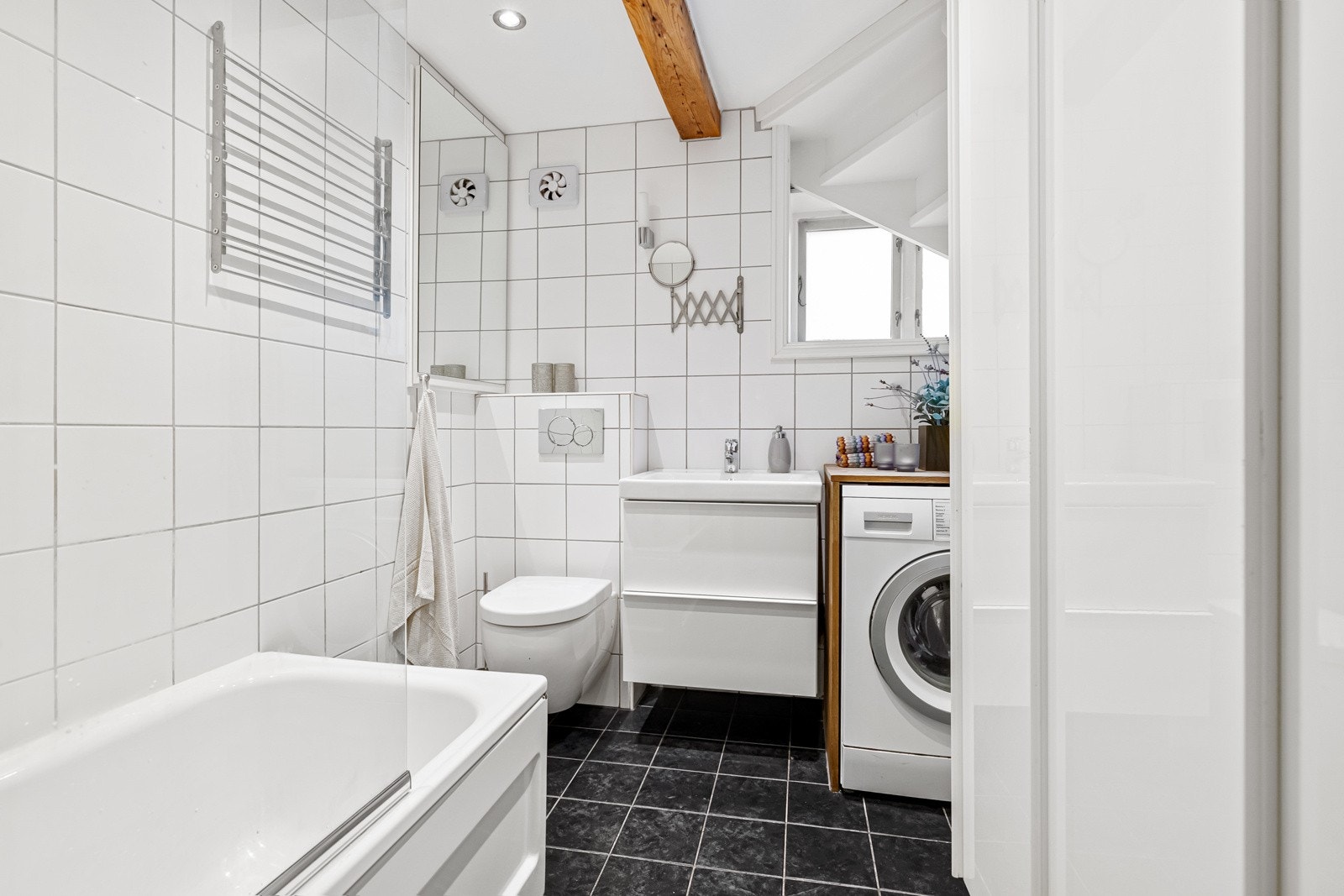 Pent flislagt Bad/wc i underetasje fra 2014 Galleribilde
