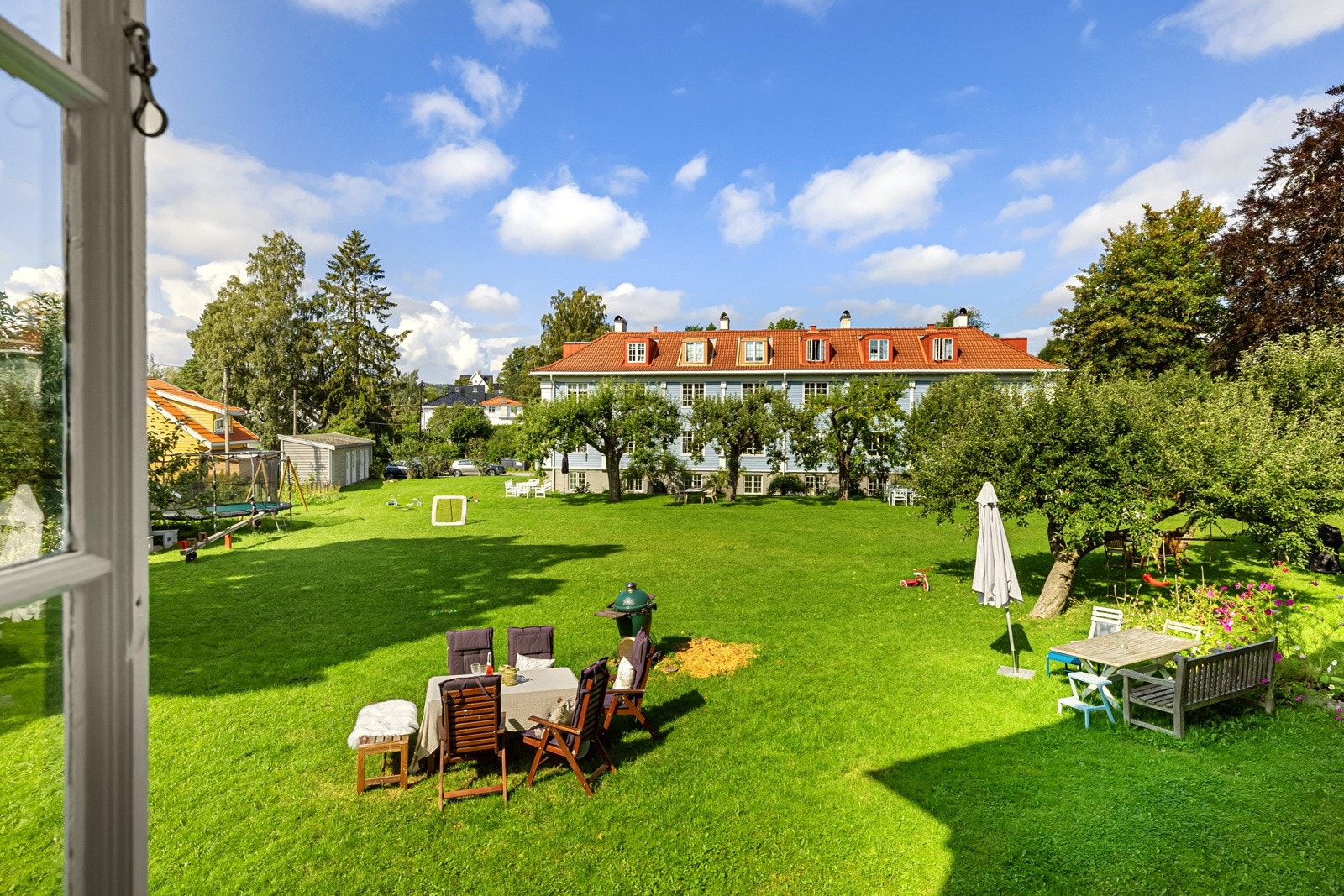 Velkommen til en nydelig klassisk 4- roms i Vinderen hageby - her bor man rolig i grønne omgivelser med kort avstand til sentrum Galleribilde