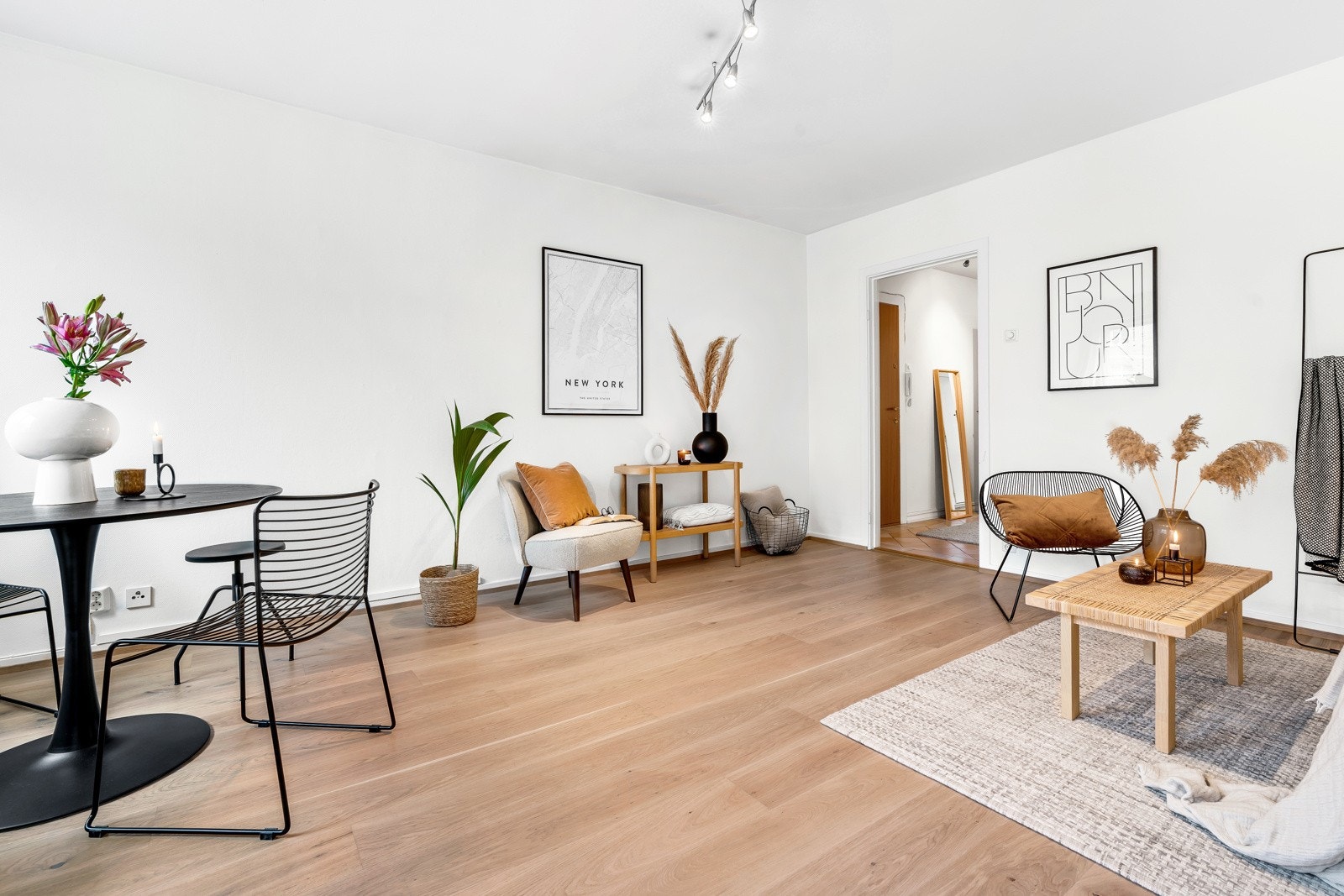 Dette er en lys og romslig 2-roms med gjennomgående planløsning. Galleribilde