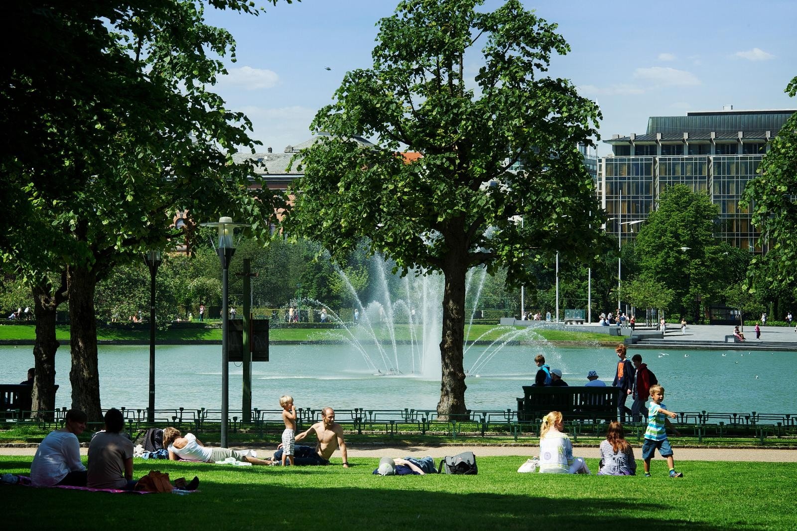 - Lille Lungegaardsvann og og Torgallmenningen ligger en kort spasertur unna.- Galleribilde