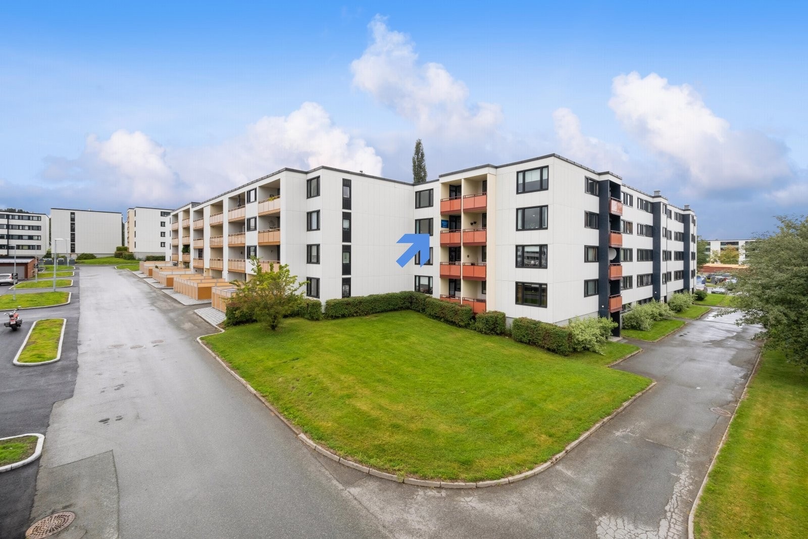 Leiligheten ligger fint til i 3. etasje. Galleribilde