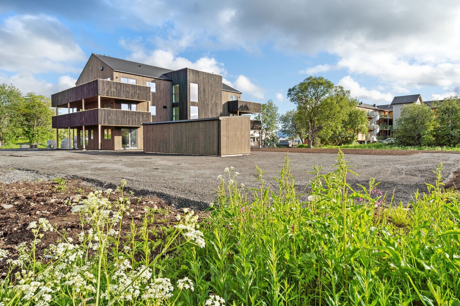 Med leiligheten får du 2 egne parkeringsplasser Galleribilde