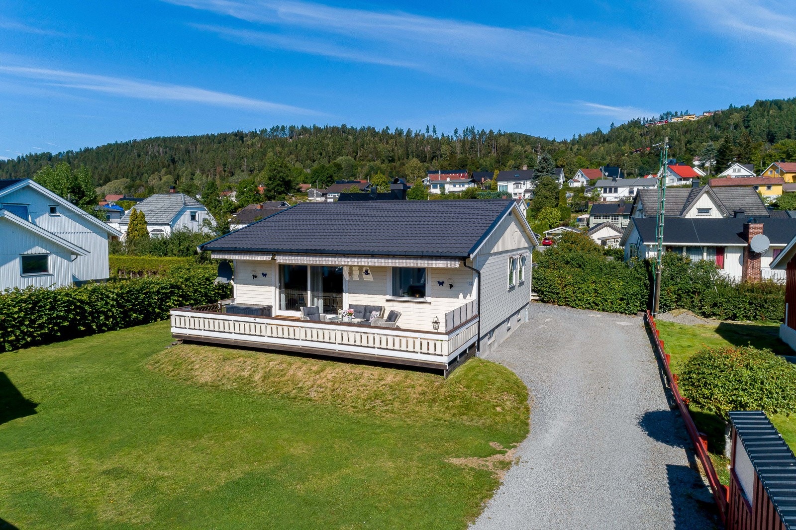 Meget barnevennlig beliggende enebolig over 2 plan med garasje - Hage - Solrikt - Blindgate - Rolig - Sentralt! Galleribilde