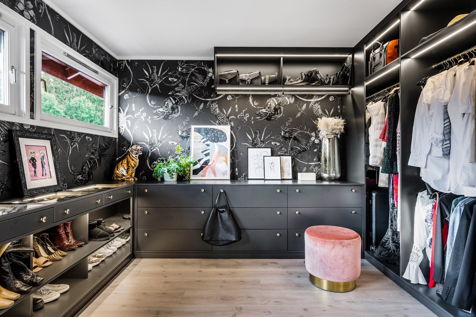 Garderoberom/ soverom Galleribilde