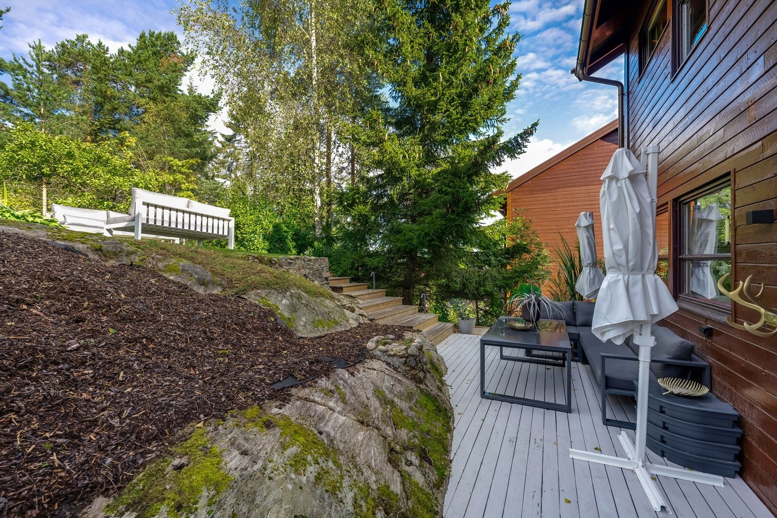 Terrasse med utgang fra spisestuen Galleribilde