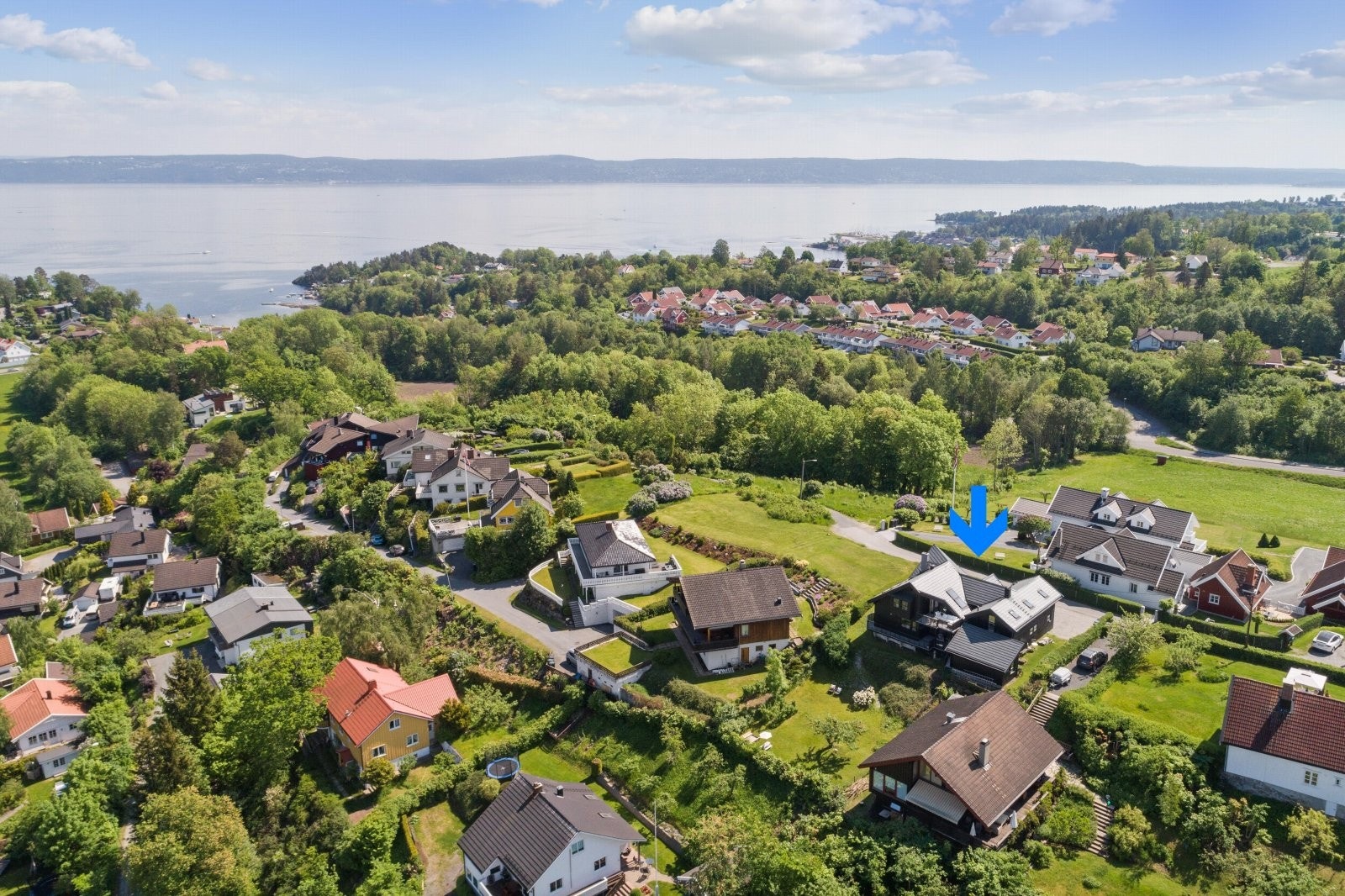 Meget tiltalende og lekker enebolig med 360 graders fantastisk utsikt til salgs ved Fredrik von Krogh - Proaktiv Bolig og Prosjektmegling. Galleribilde