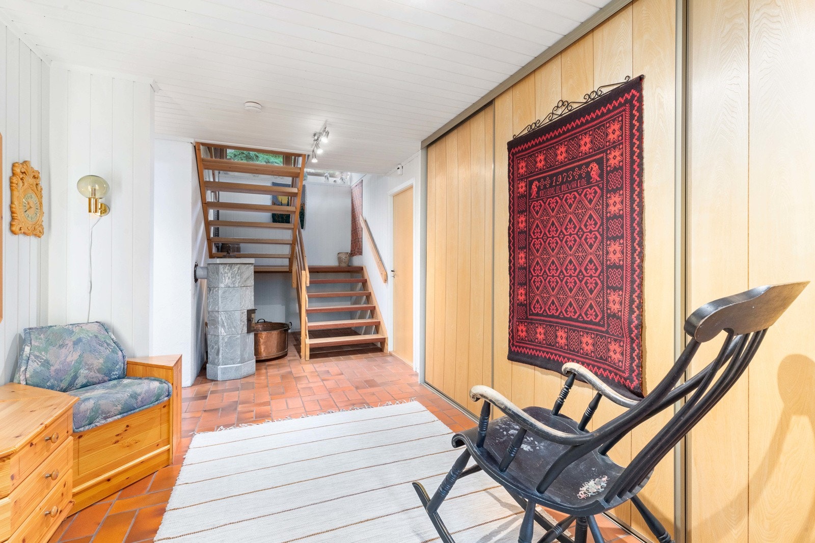 Romslig hall ønsker velkommen inn Galleribilde