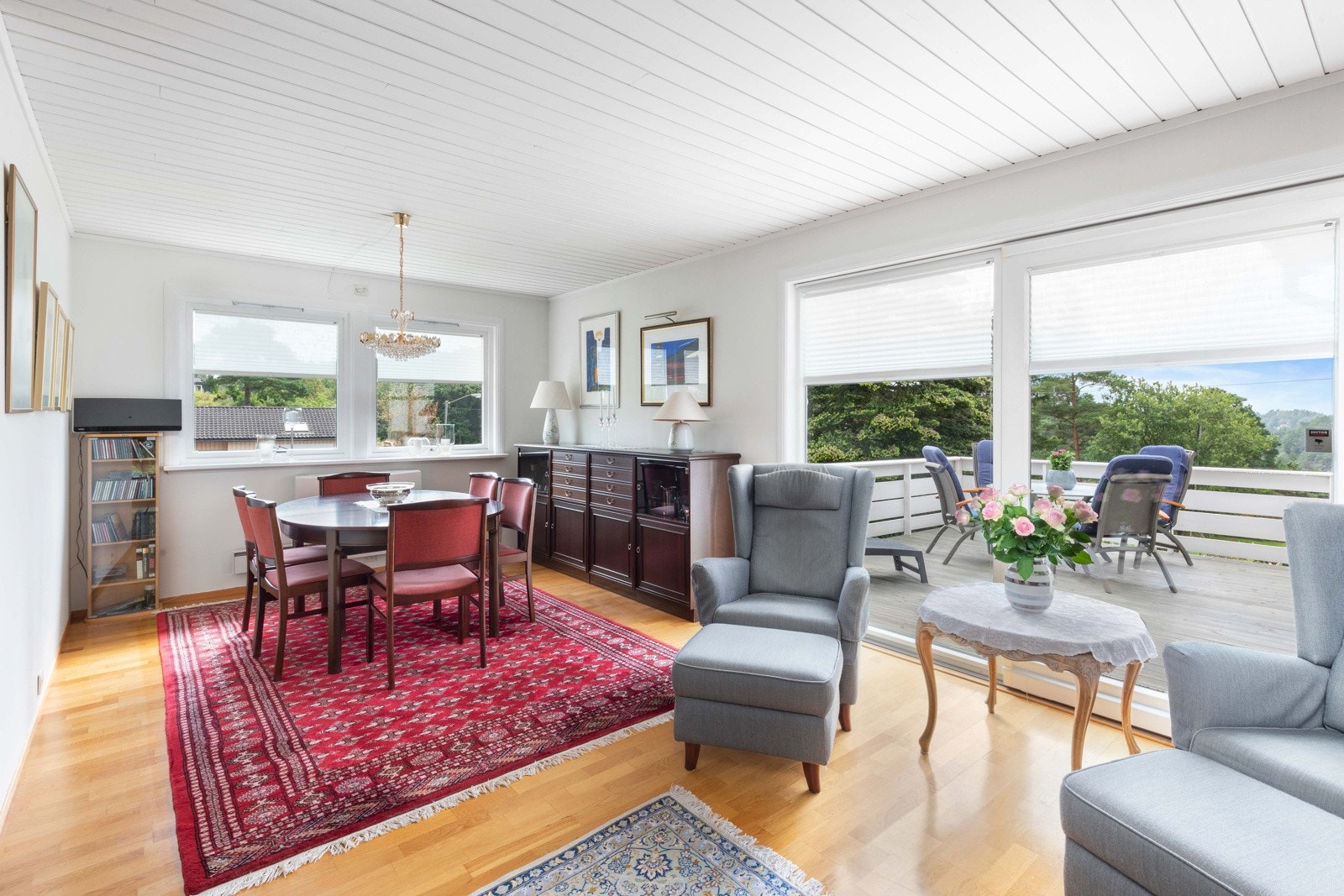 Fra stuen er det utgang til terrasse Galleribilde