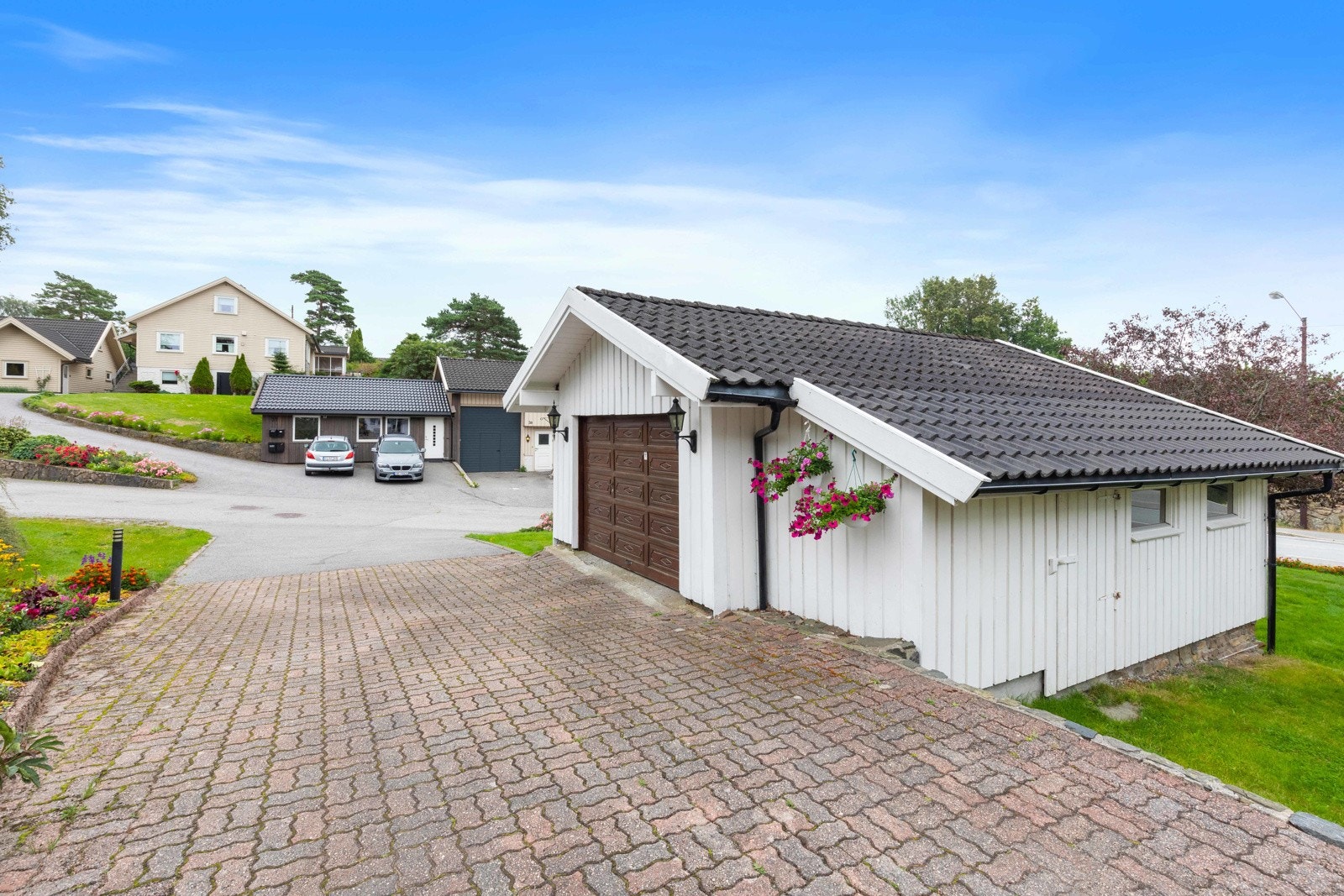 Stor garasje m/ bod Galleribilde