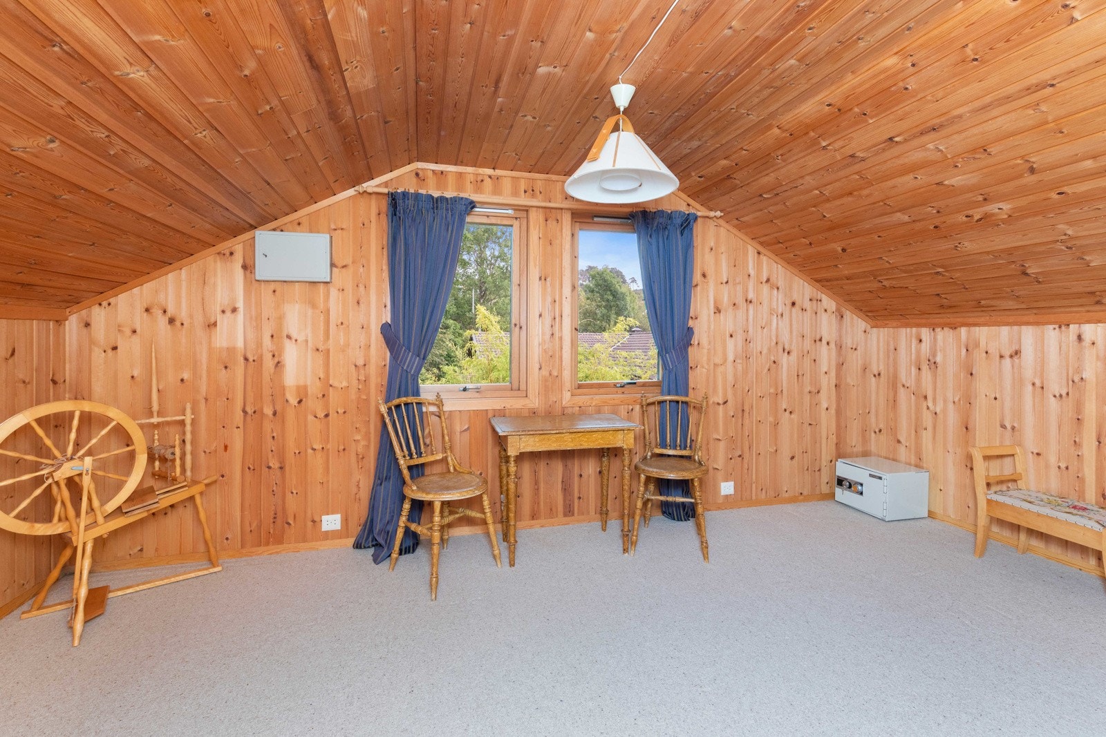 Loftsrom med kott i knevegger Galleribilde