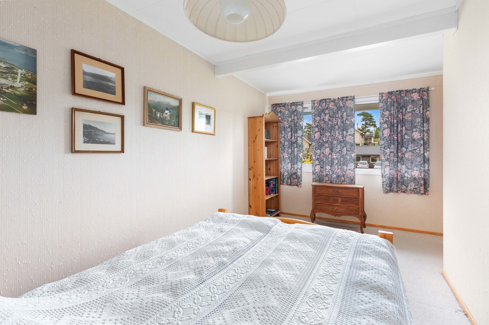 Soverom nede (ikke søkt godkjent for varig opphold) Galleribilde