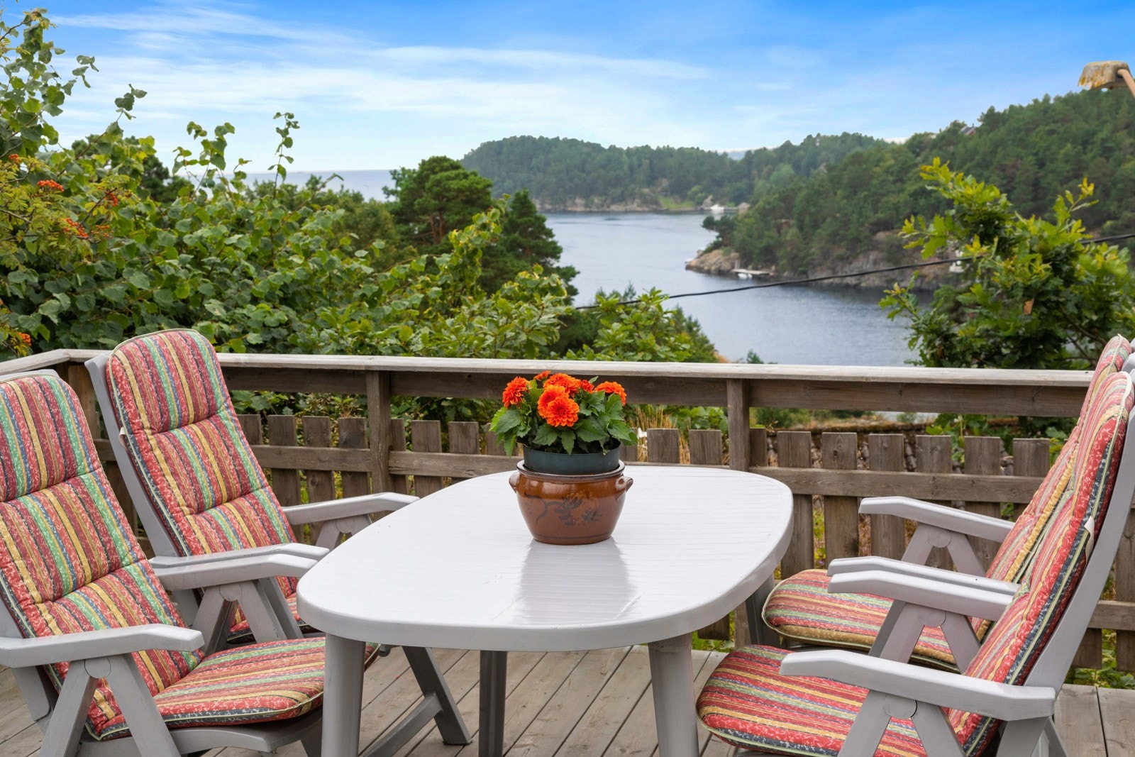 Fantastisk utsikt fra den fine uteplassen Galleribilde