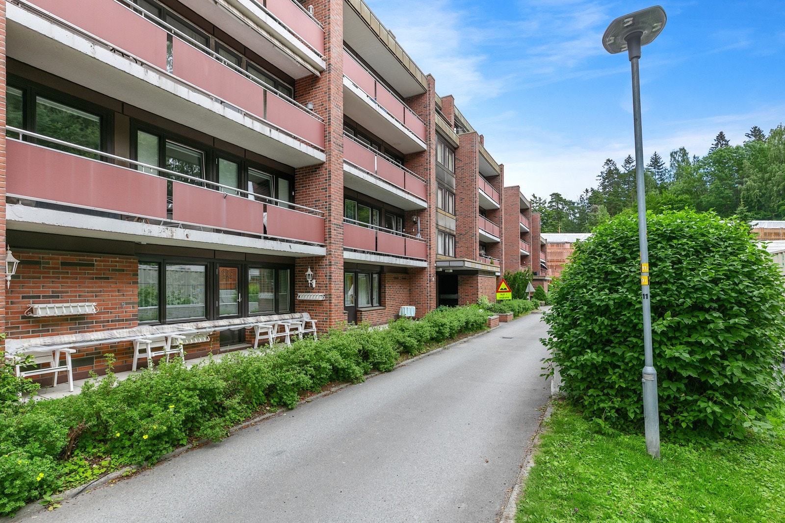 Sameiet disponerer frodige fellesarealer på høydedraget over Løkketangen Galleribilde