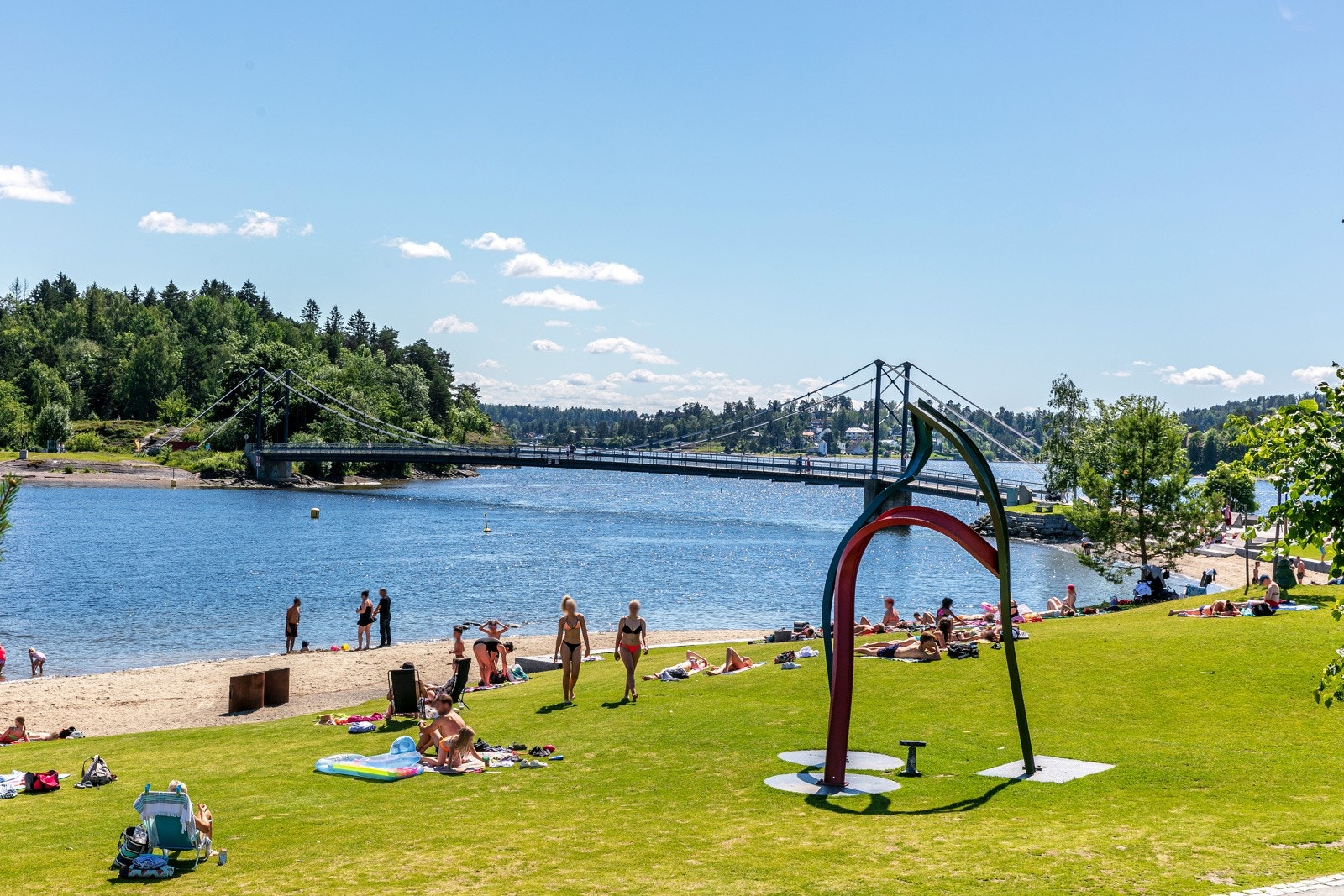 Oslofjorden byr på båtliv, kajakkpadling og oppgradert badeanlegg på Kadettangen Galleribilde
