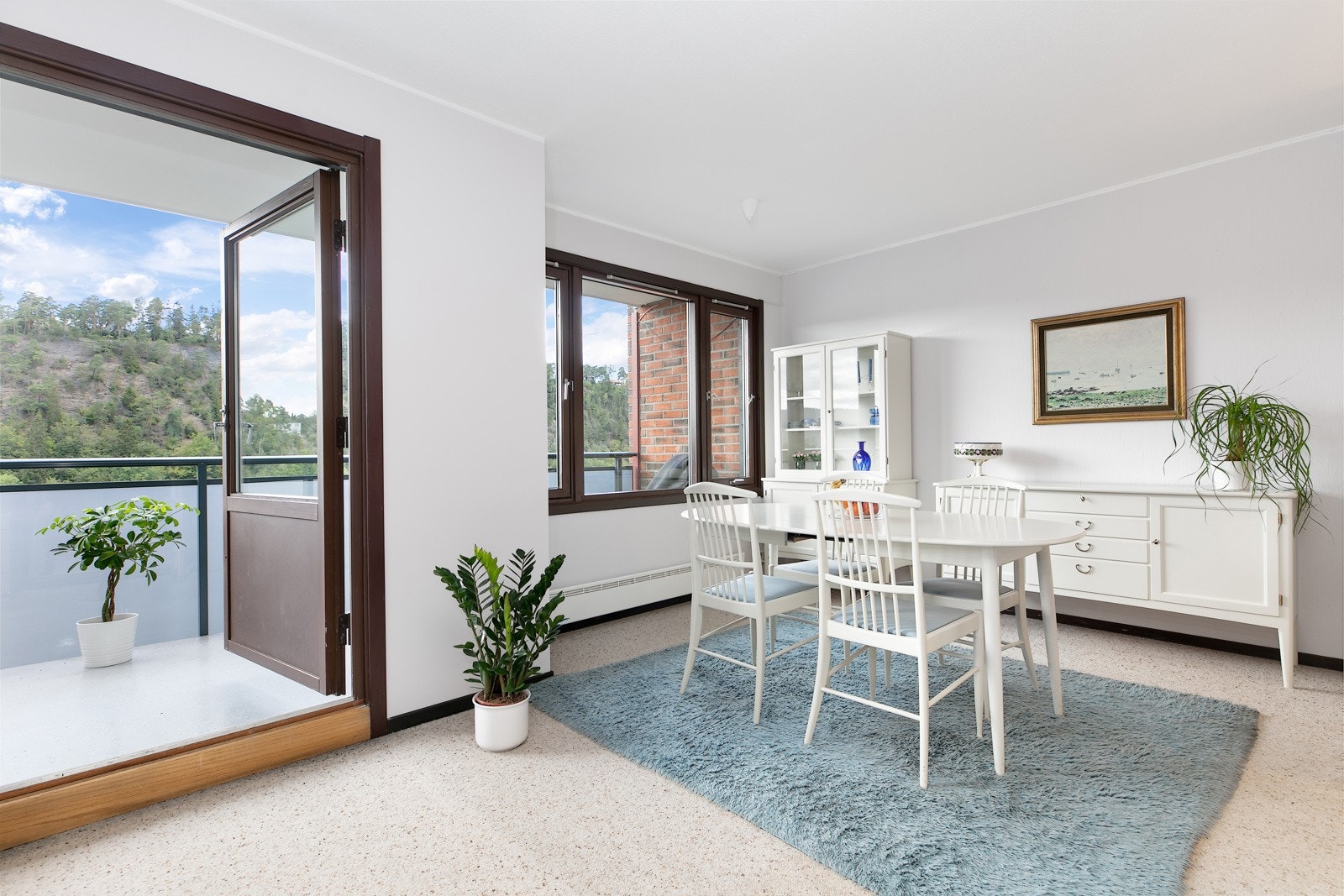 Stue/spisestue med adkomst til balkong på 11 m² Galleribilde