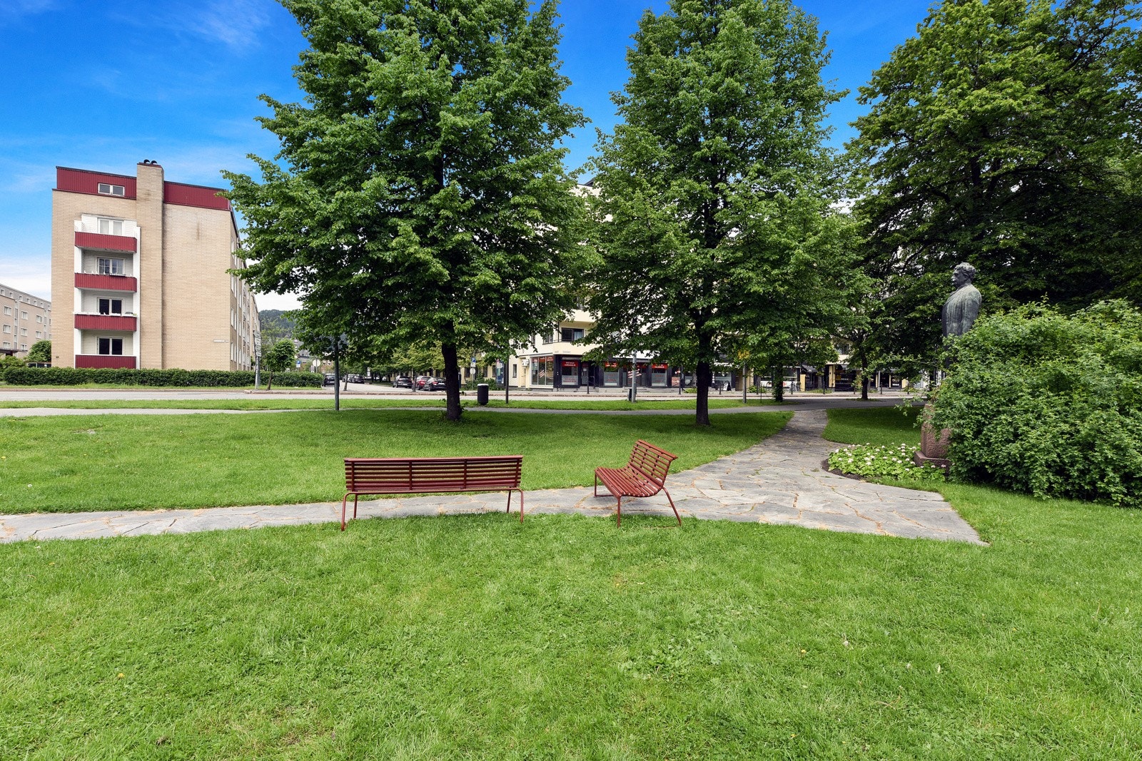 Leiligheten ligger rett ved Drammens museum, som har et nydelig parkområde. Galleribilde