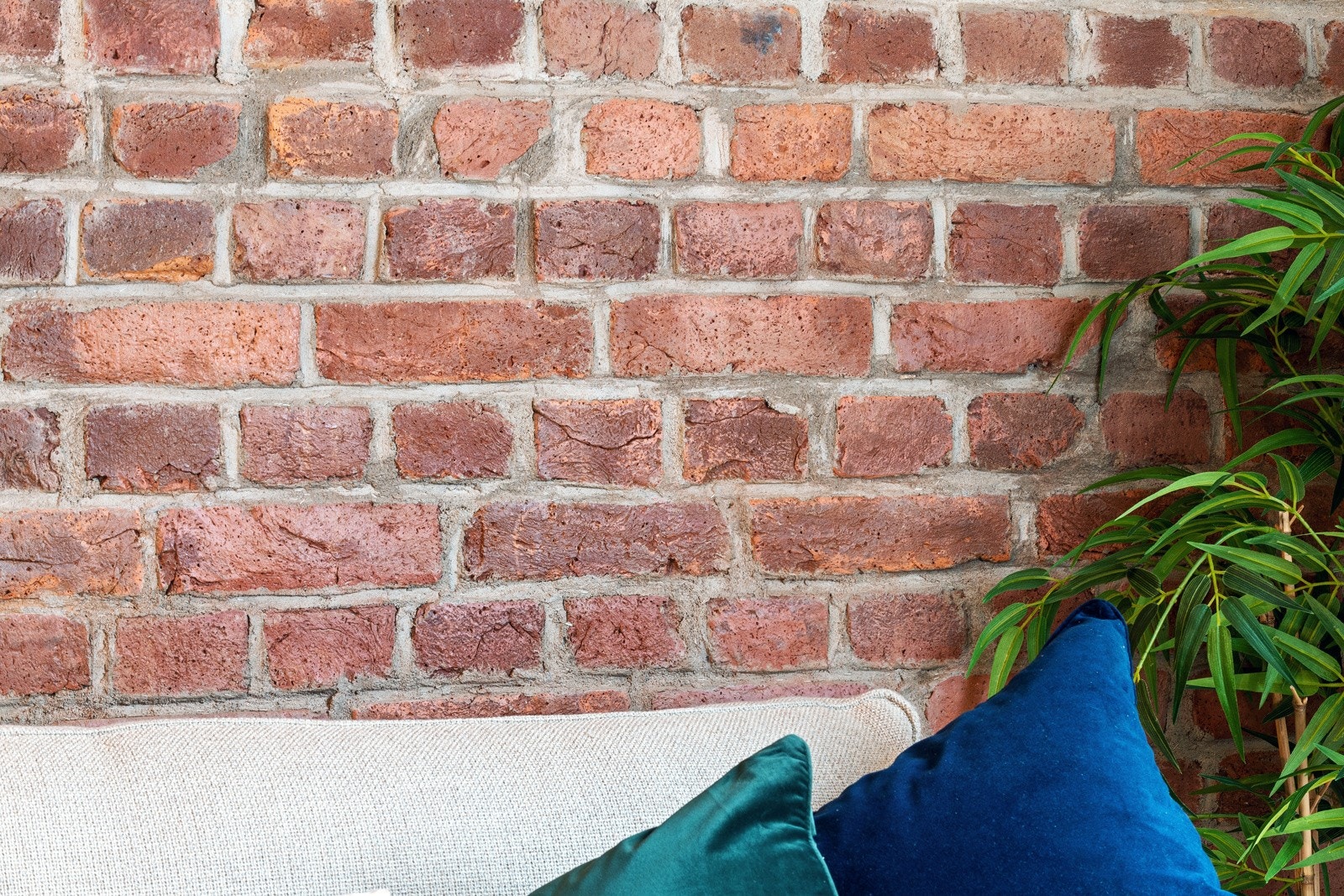 Stilig rød teglstein. Galleribilde