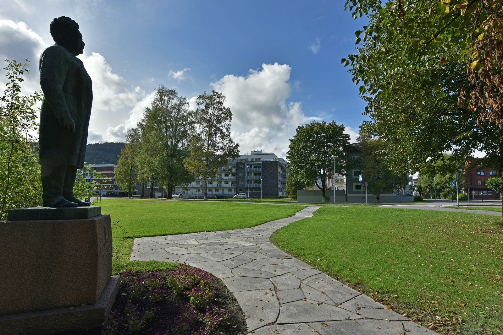 Her kan både store og små boltre seg i parken. Galleribilde