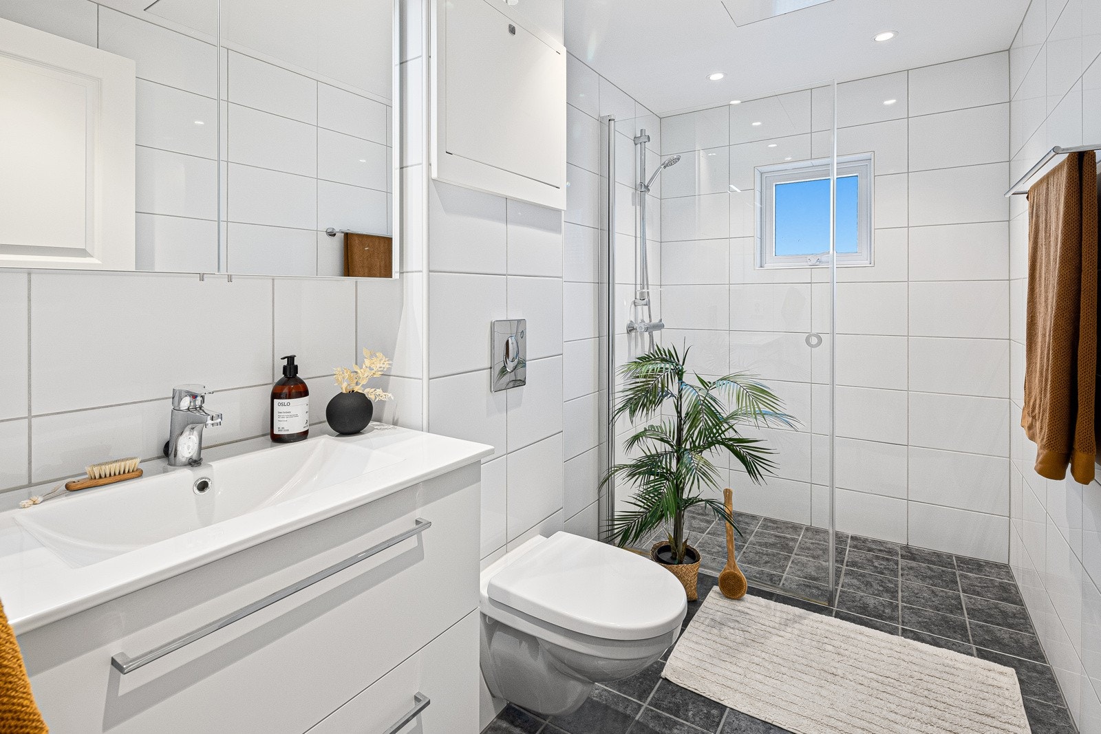 Badet er på 4,62 kvm og ble pusset opp i 2018. Galleribilde