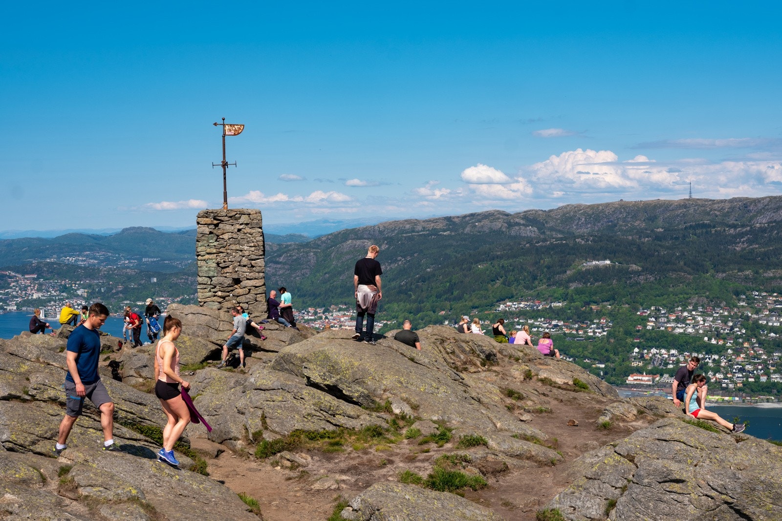 Fra leiligheten er det kort vei til bl.a Løvstakken og de fleste byfjellene. Galleribilde