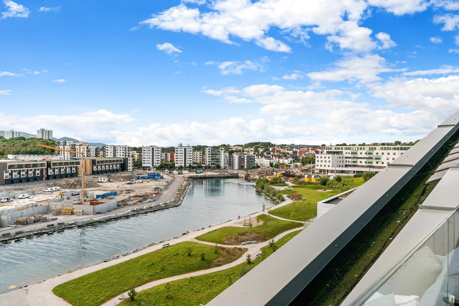 Fine opparbeidet fellesarealer og gangavstand til sentrumskjernen Galleribilde