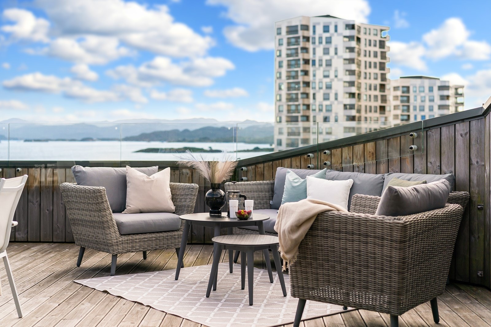 Takterrasse med utekjøkken og uttak for varmt og kaldt vann Galleribilde