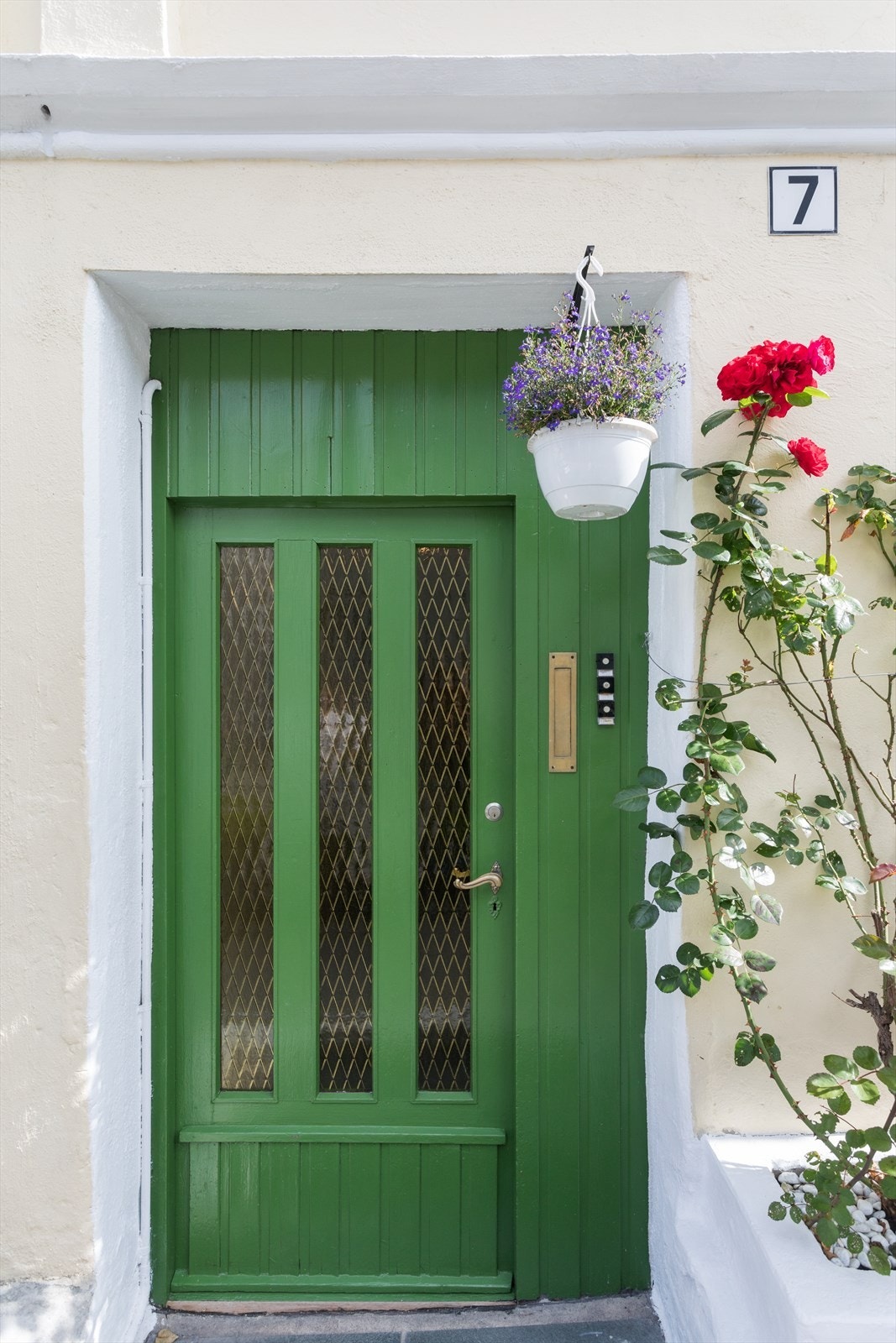 Leiligheten ligger flott til i byggets tredje etasje og loft. Galleribilde